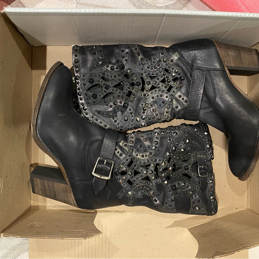 Frye Ilana Deco Black Hand-Studded Metal Embellished Western Boot - Picture 10 of 12